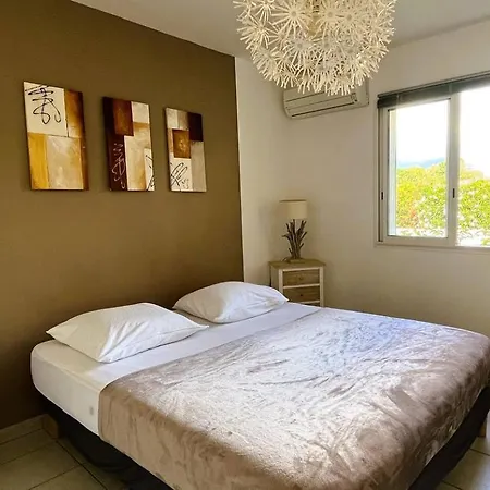 Laurel, 4 Personnes, Piscine, A 2 Min En Voiture