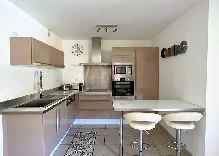 Appartement Laurel, 4 Personnes, Piscine, A 2 Min En Voiture