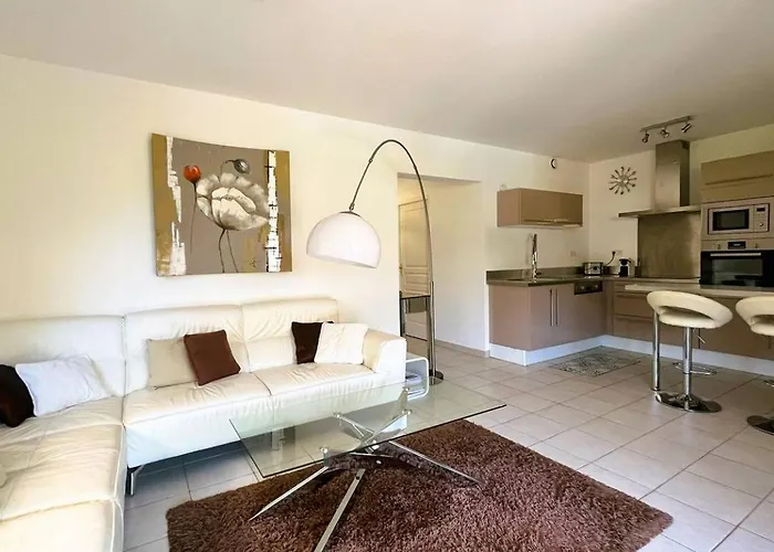 Laurel, 4 Personnes, Piscine, A 2 Min En Voiture