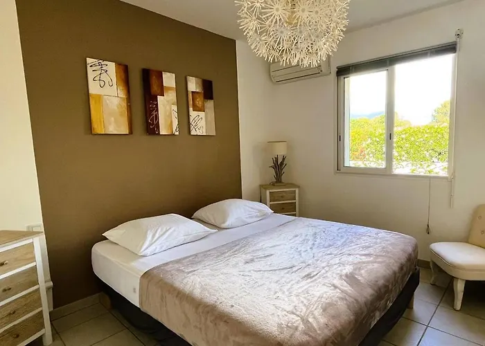 Laurel, 4 Personnes, Piscine, A 2 Min En Voiture