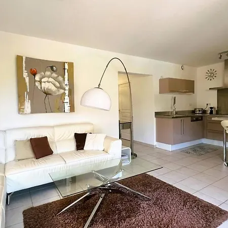 Laurel, 4 Personnes, Piscine, A 2 Min En Voiture