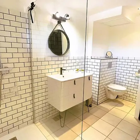 Laurel, 4 Personnes, Piscine, A 2 Min En Voiture Apartment *