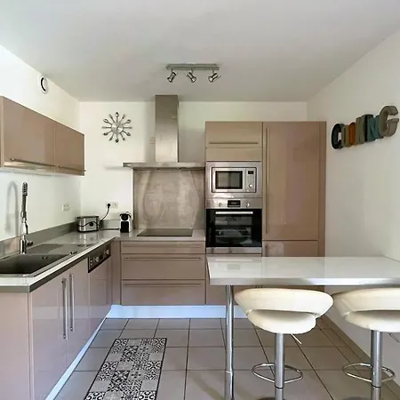 Laurel, 4 Personnes, Piscine, A 2 Min En Voiture レクシ