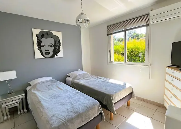 Laurel, 4 Personnes, Piscine, A 2 Min En Voiture Apartmán